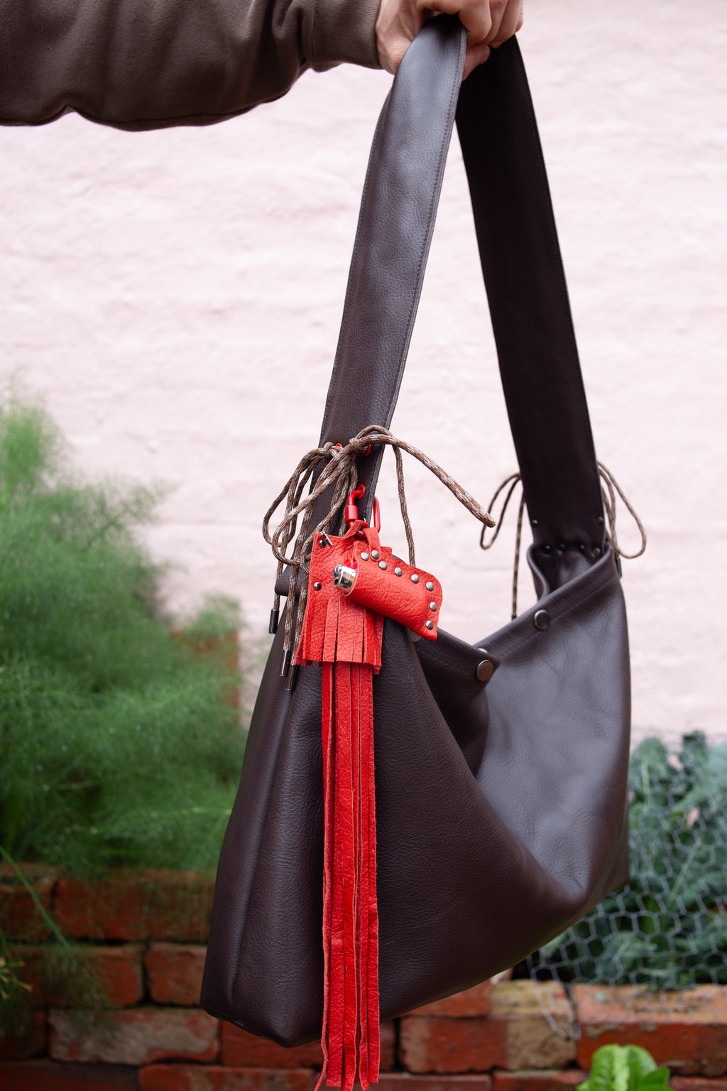 The Day bag in Choc+Cherry