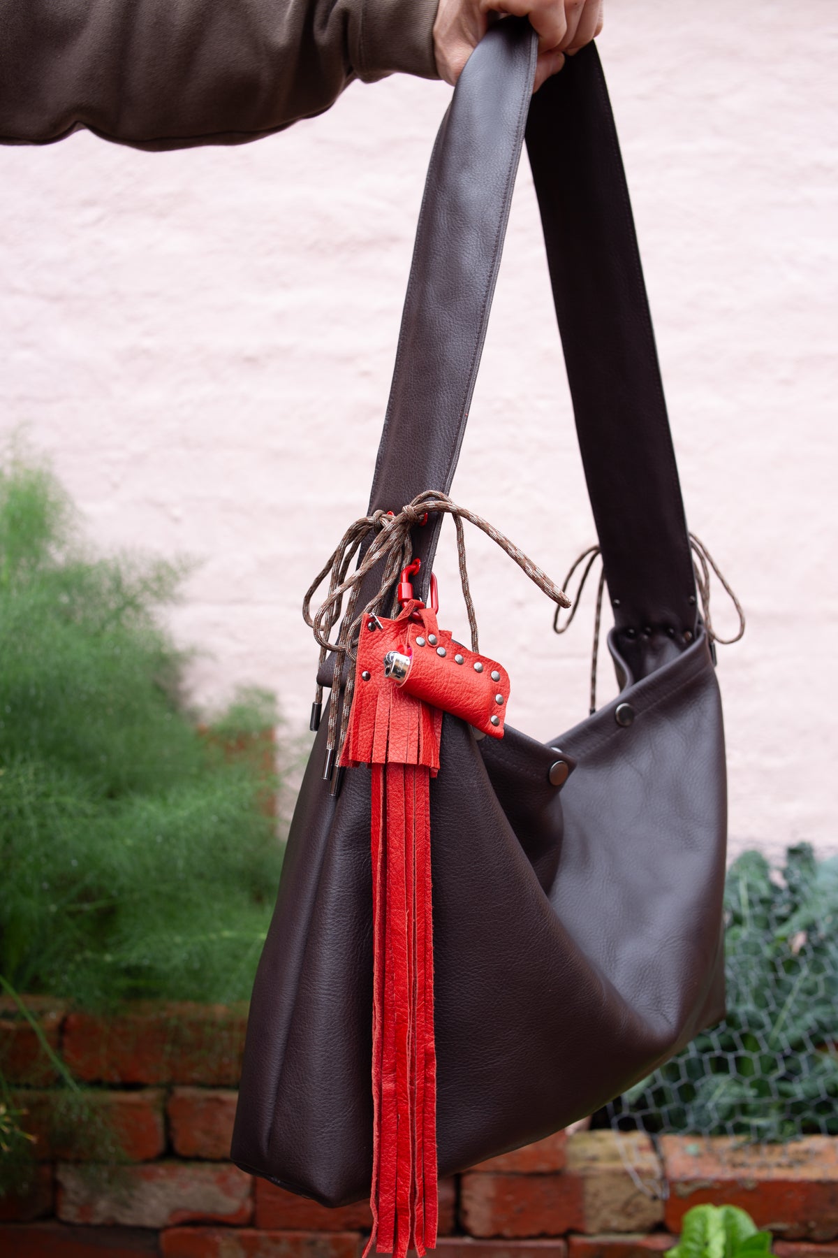 The Day bag in Choc+Cherry
