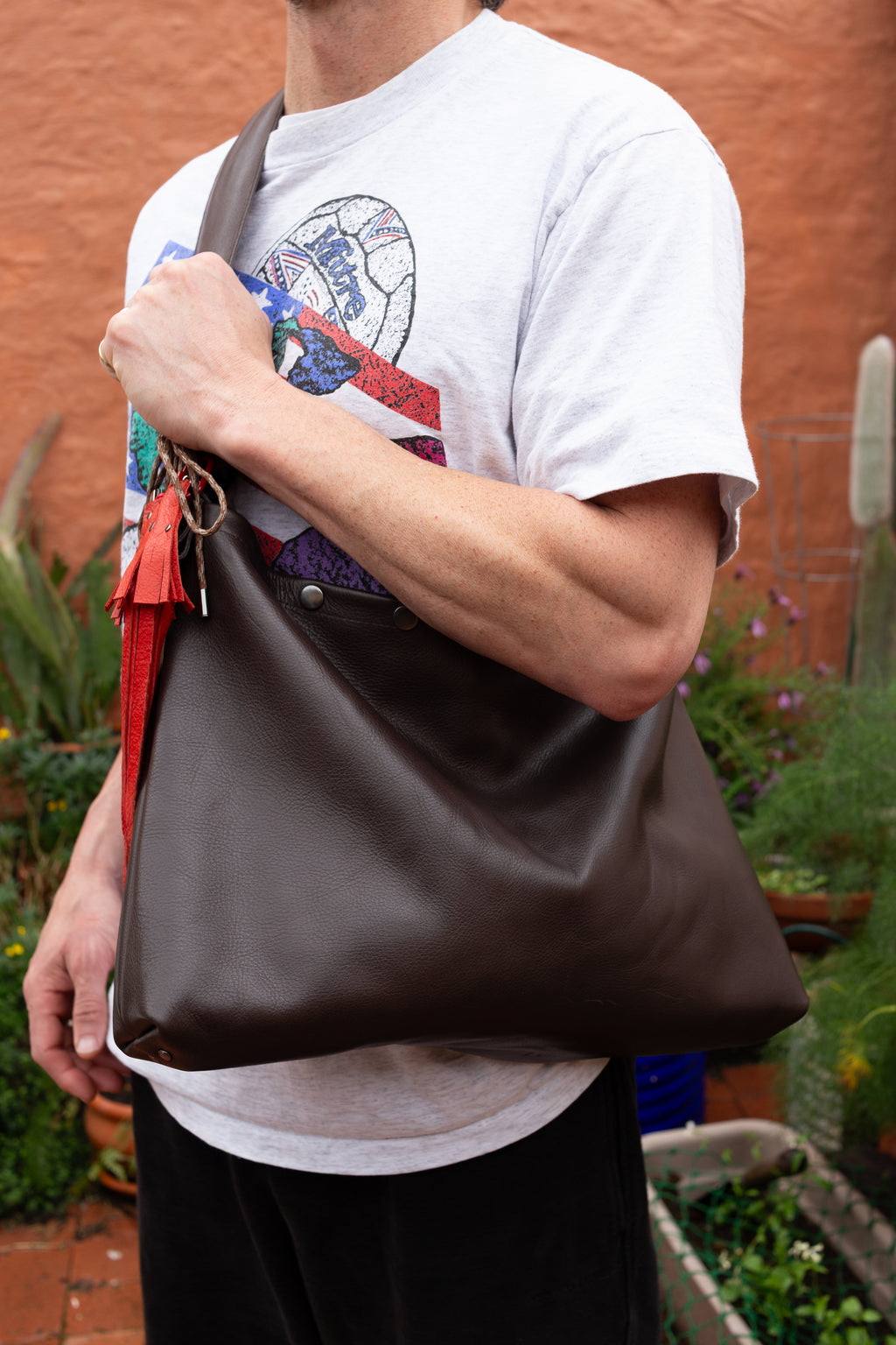 The Day bag in Choc+Cherry